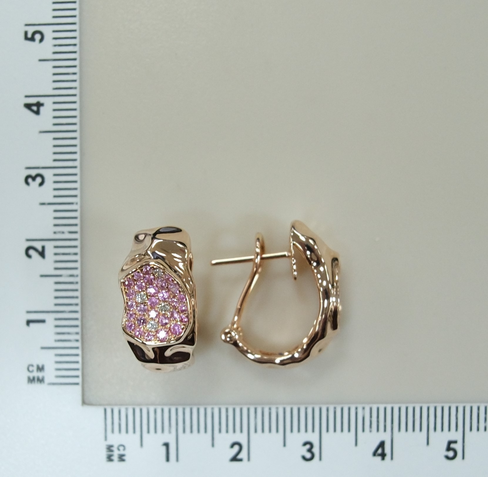 Серьги из золота с розовыми сапфирами